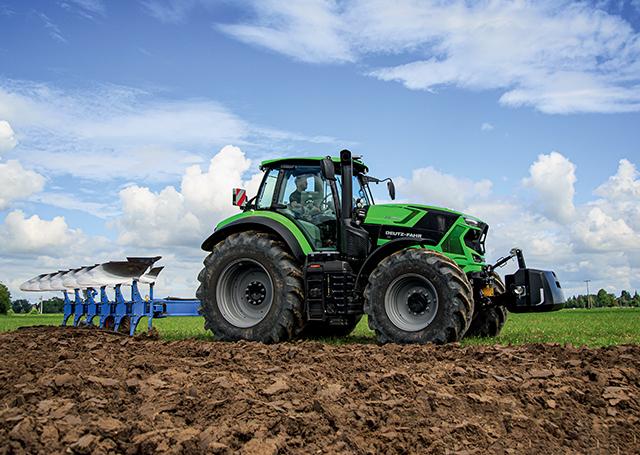 Deutz-Fahr 8280 aan t ploegen