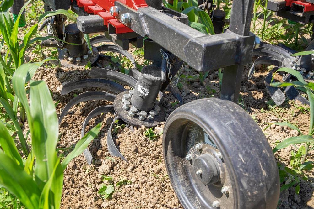 Busa roterende schoffel aan de Fliegl Dexter