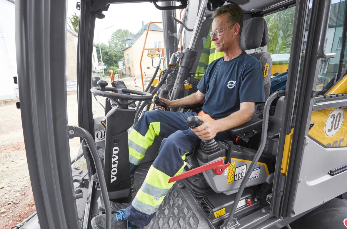 volvo EW 130 cab