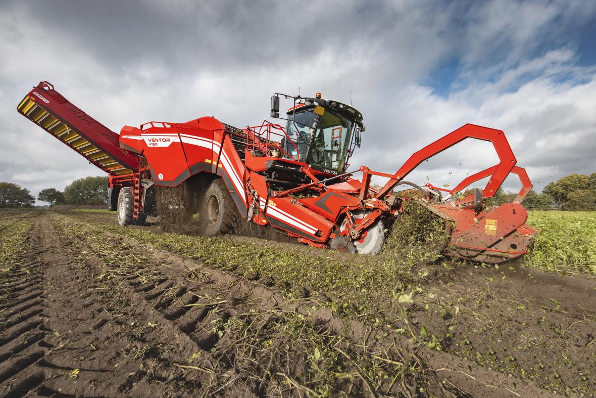 Grimme Ventor 4140 aardappelrooier aan t rooien