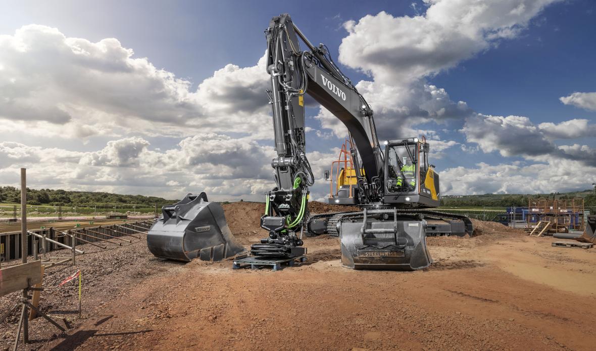 Volvo EC 250E stage V met tools 