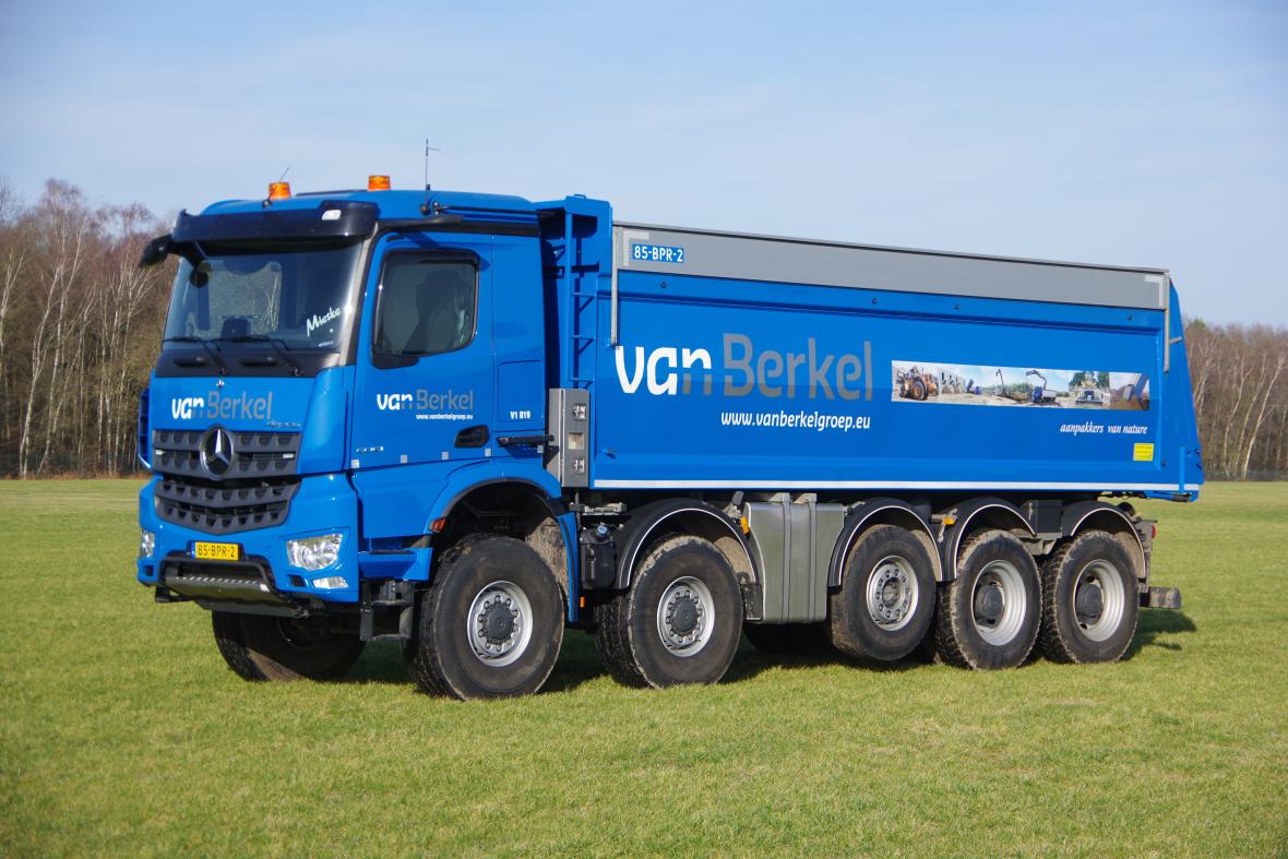 Veldhuizen Mercedes Arocs 10x8