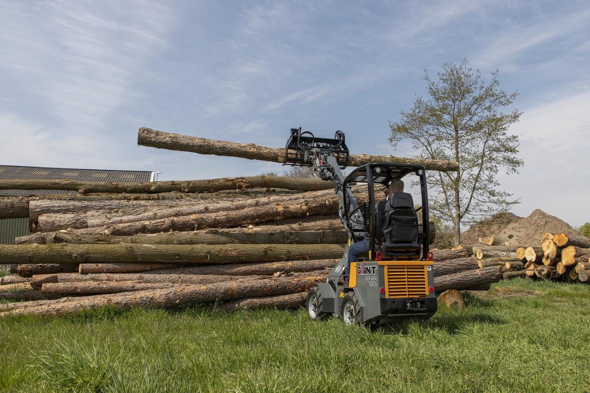 Giant compacte wiellader G1200 tele hout stapelen 