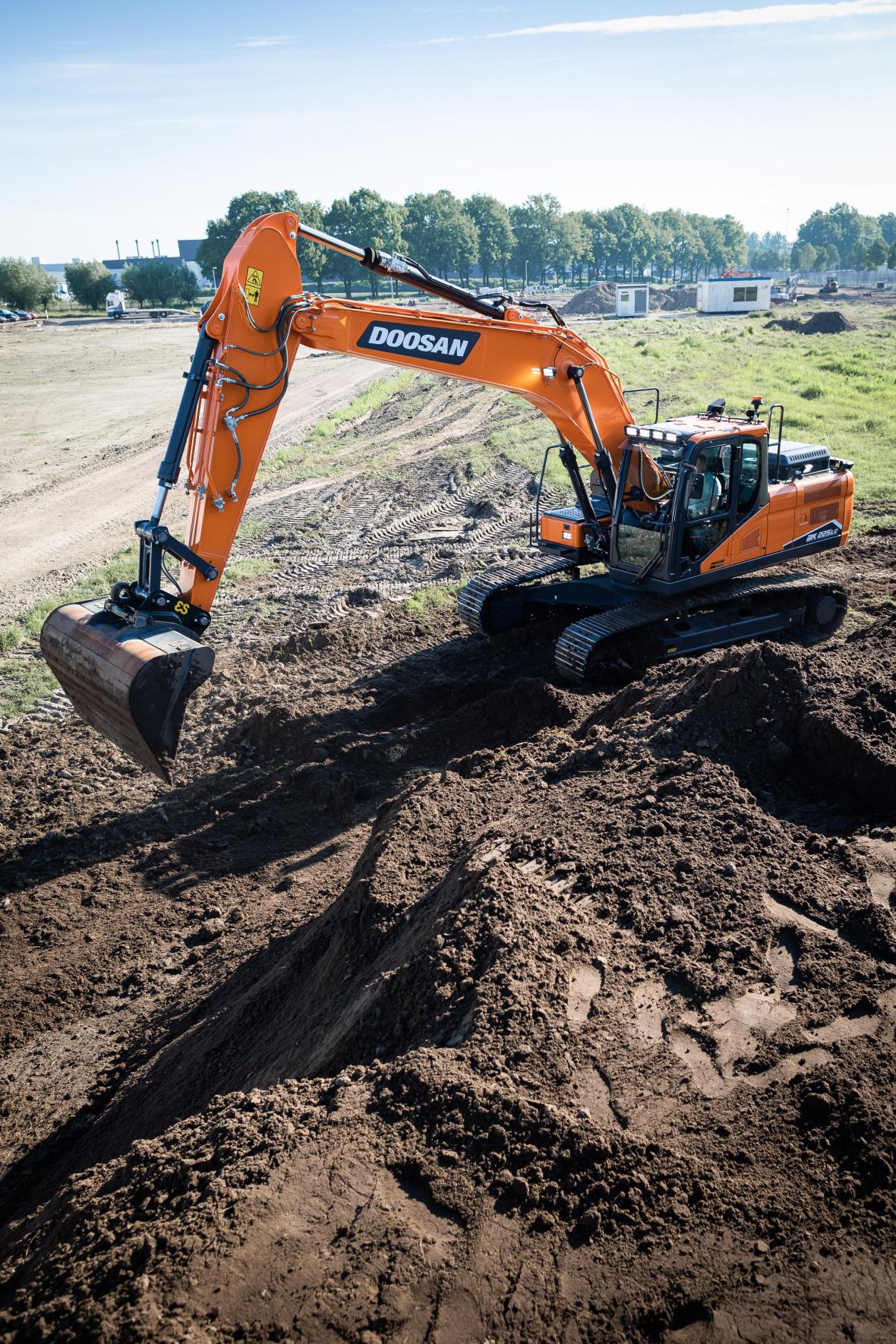 Doosan DX 225 rupsgraafmachine Stage V