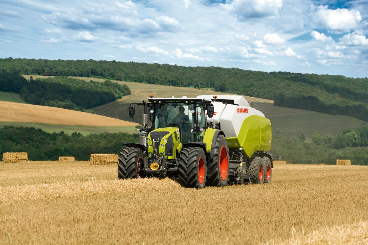 Claas Arion met autostretch aanhangerstrekrem