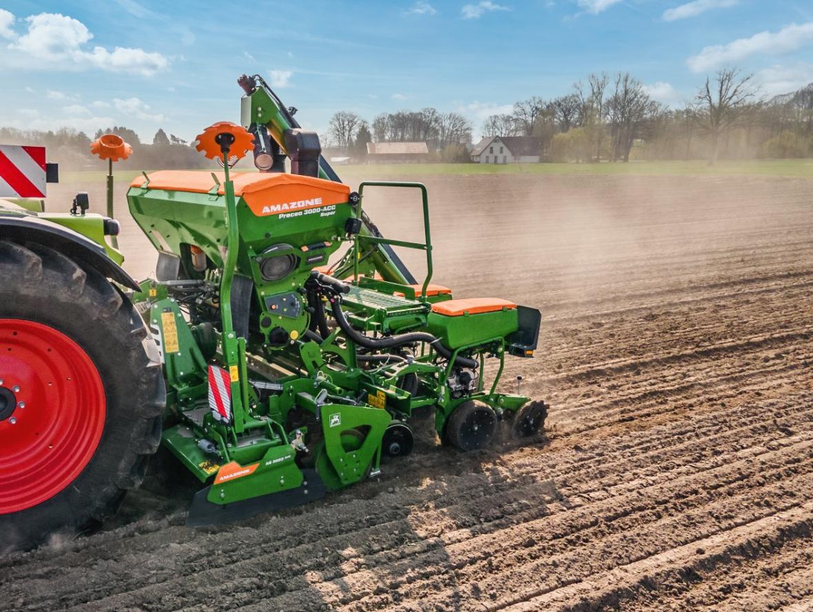 amazone rotorkopeg met zaaimachineopbouw.