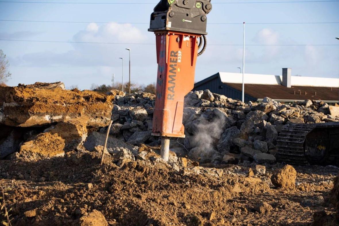 Rammer hamer met steelwrist quick coupler