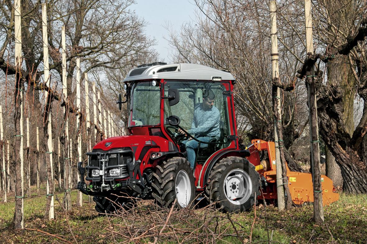 Antonio Carraro SRX smalspoortrekker