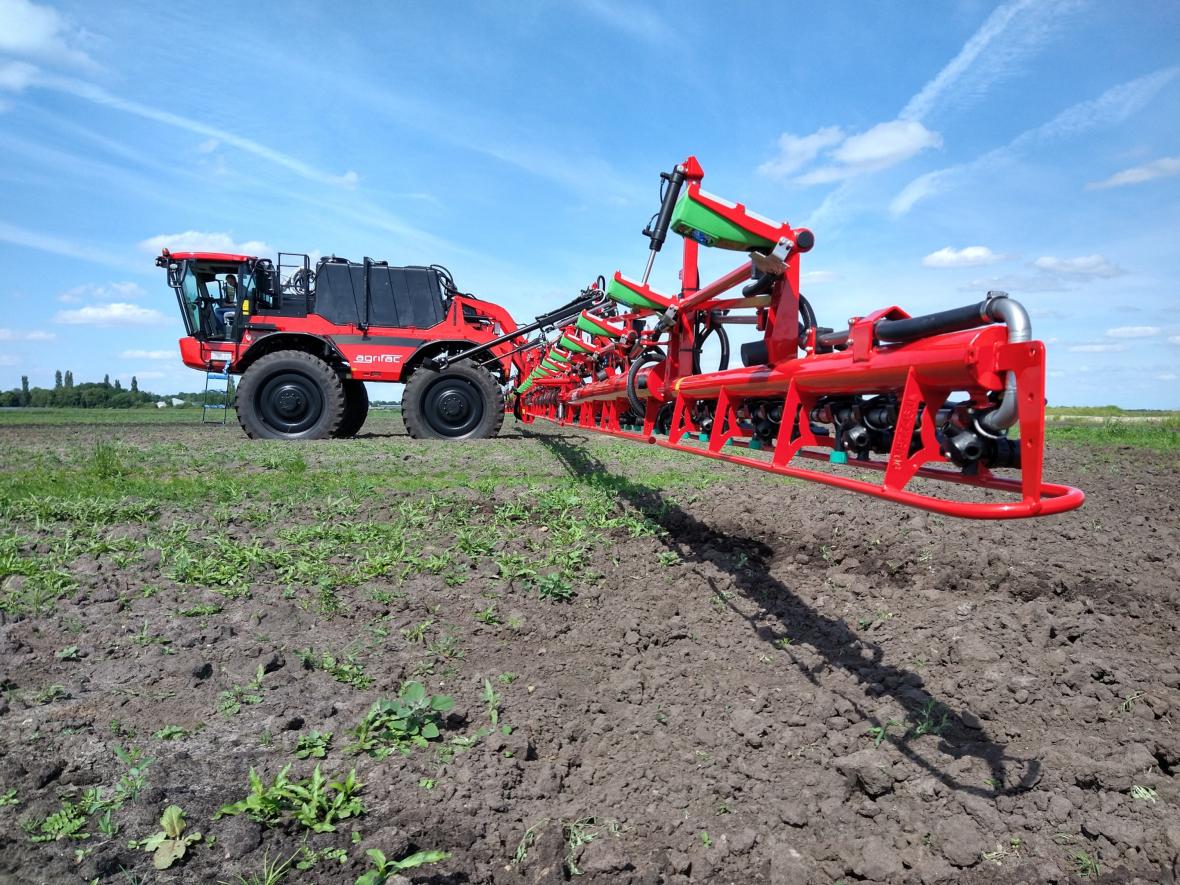agrifac zelfrijdende spuitmachine met weed it