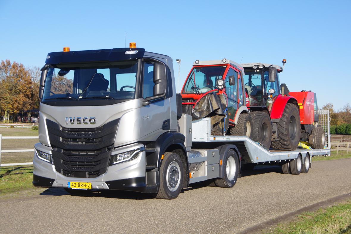 Iveco shortturn met Veldhuizen oplegger 