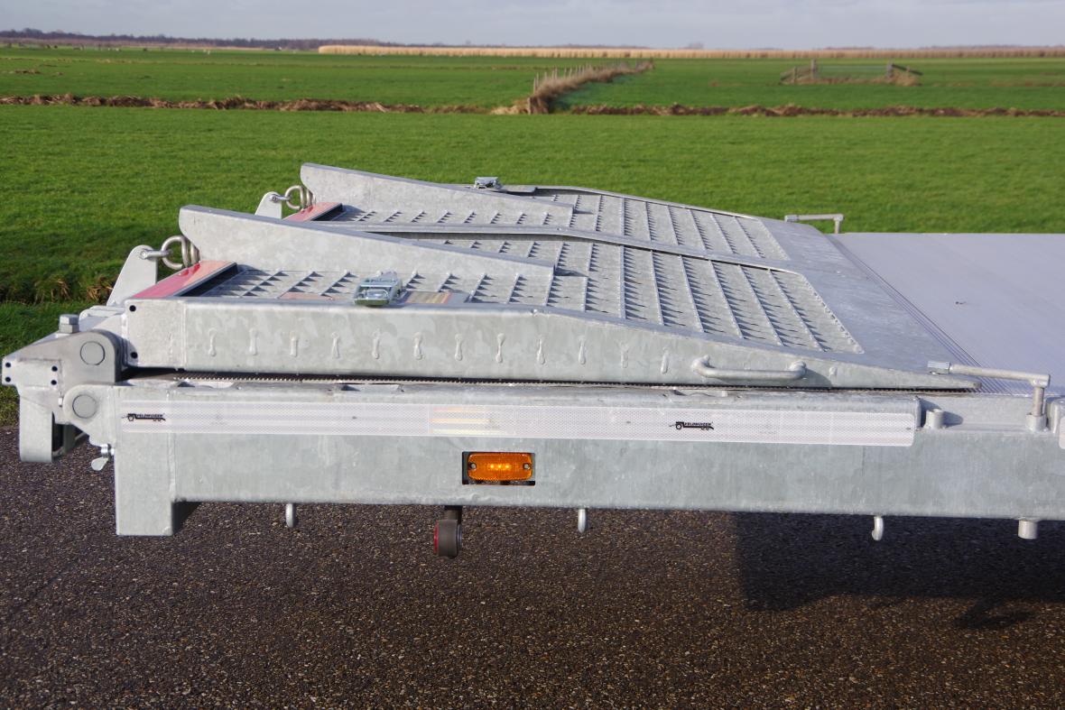 opgeklapte rijplaten veldhuizen aanhanger 