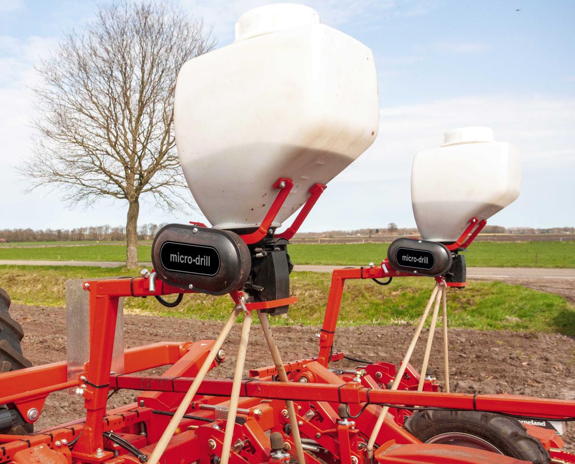 MicroDrill op Kverneland Monopill bietenzaaier