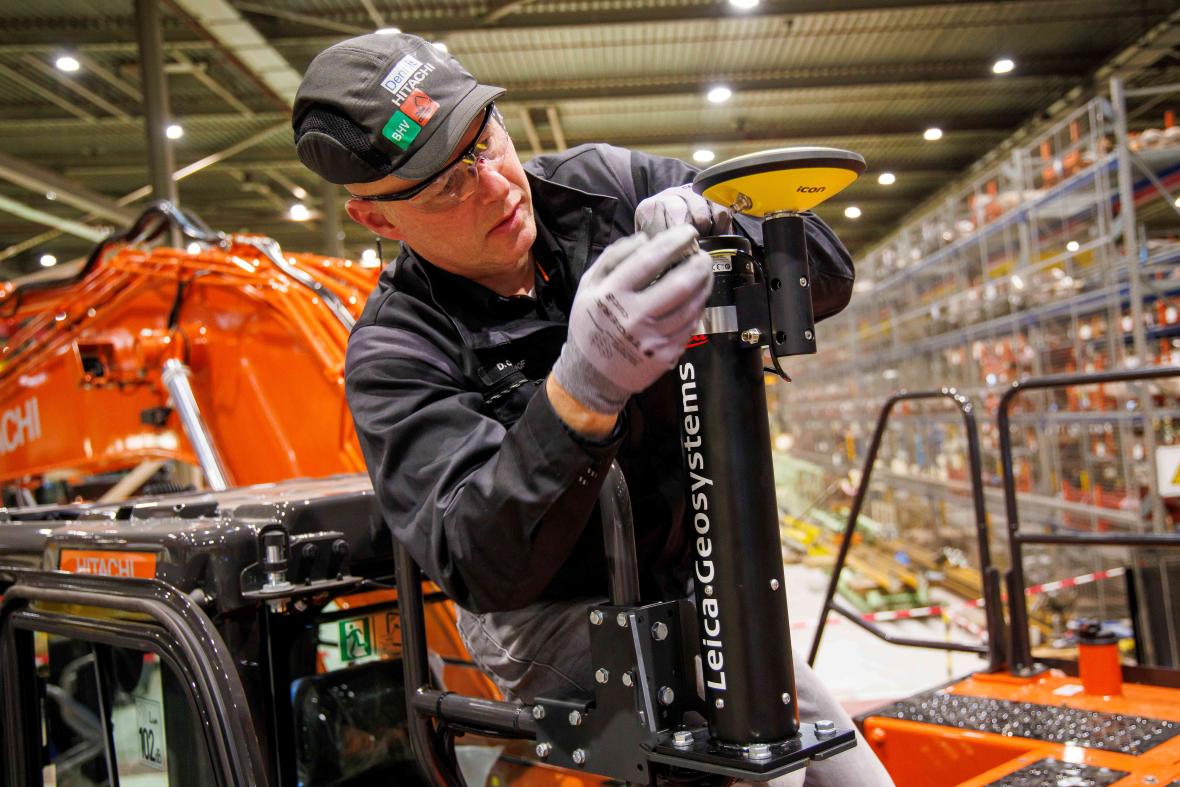 Leica machinebesturing op Hitachi