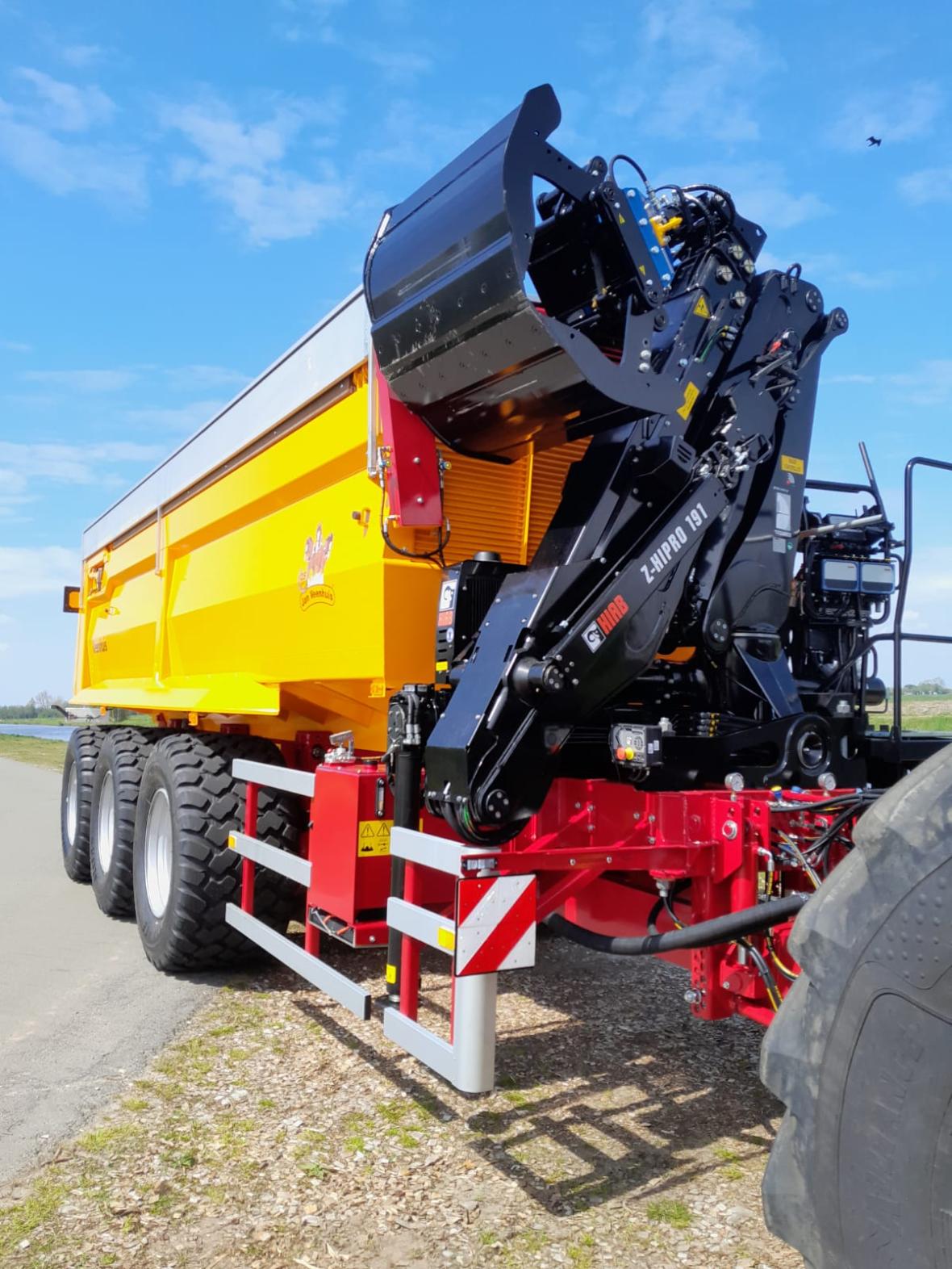 Hiab opbouw op veenhuis kipper