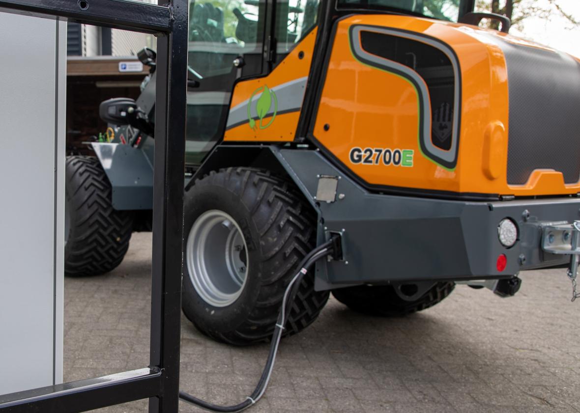 opladen wiellader Giant G2700E