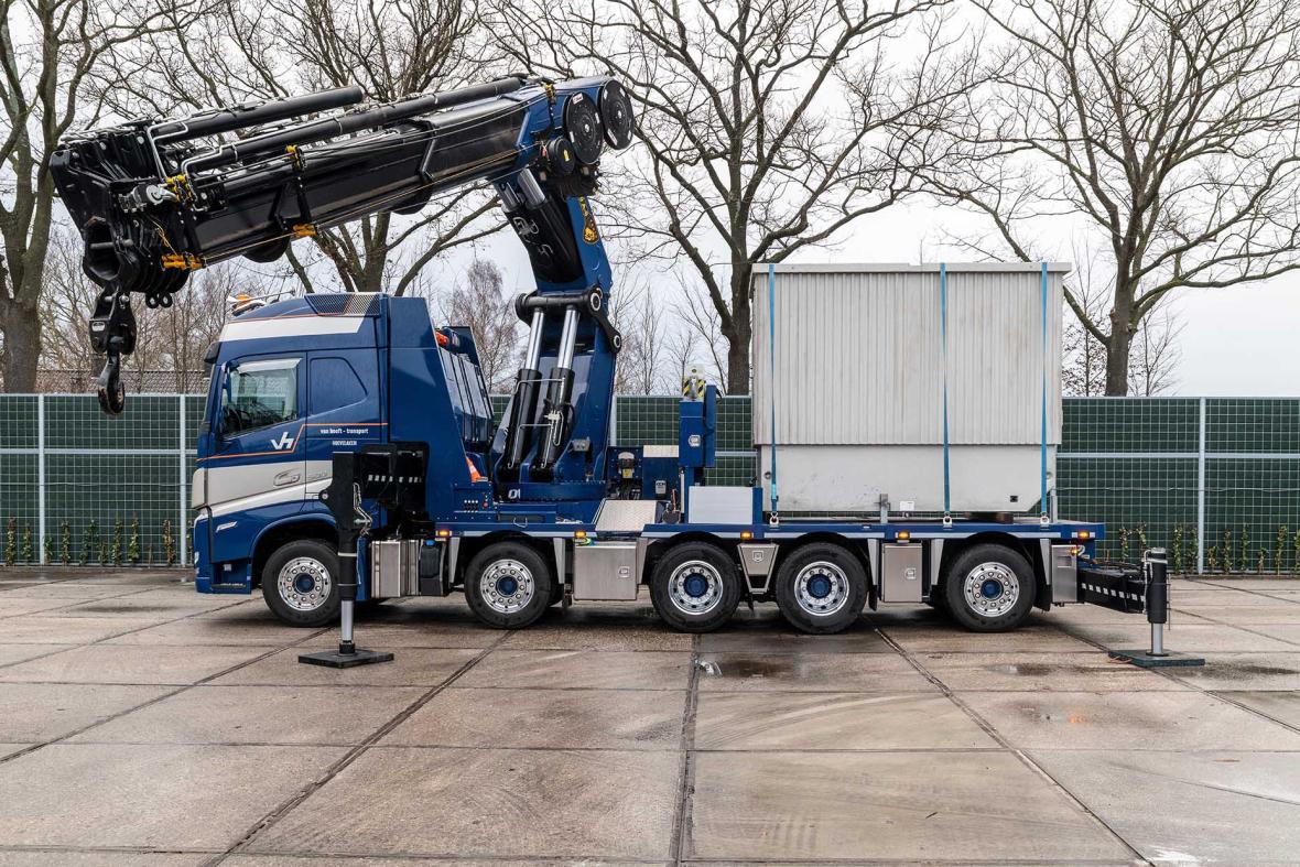 Volvo FH 500-bakwagen met 225-tonmeter-Erkin-autolaadkraan