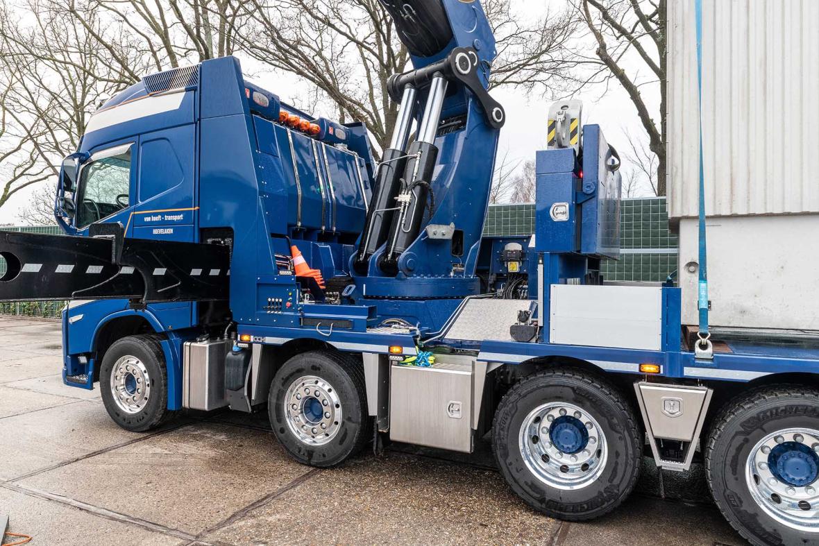 Volvo FH 500-bakwagen met 225-tonmeter-Erkin-autolaadkraan