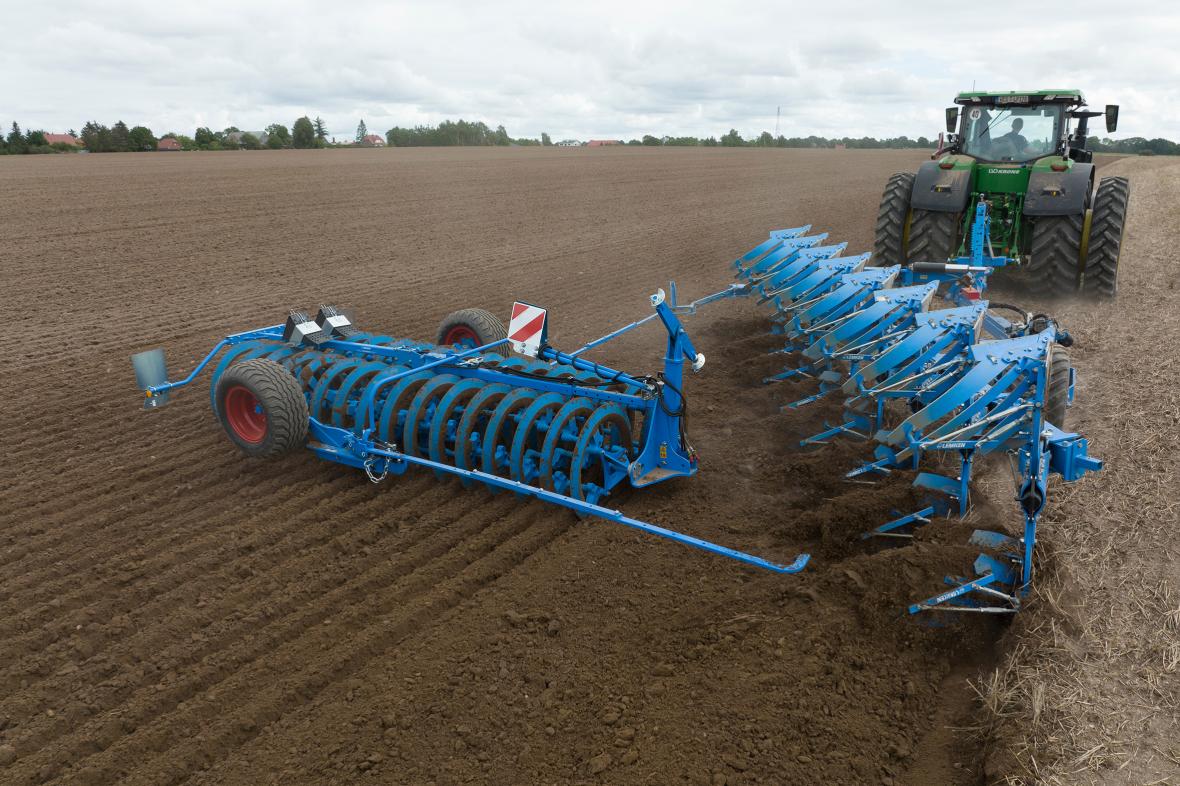 lemken ploeg met vorenpakker 