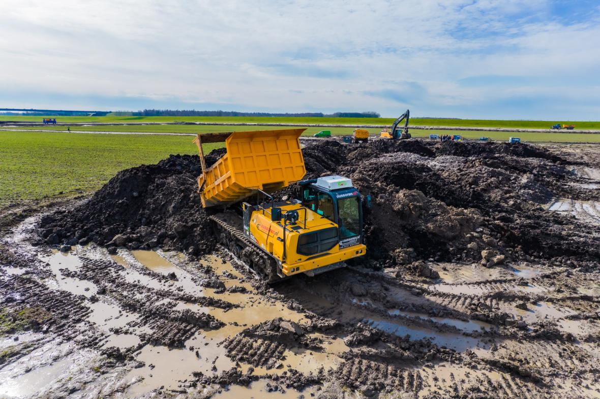 Kato IC 100 rupsdumper bij Oussoren 