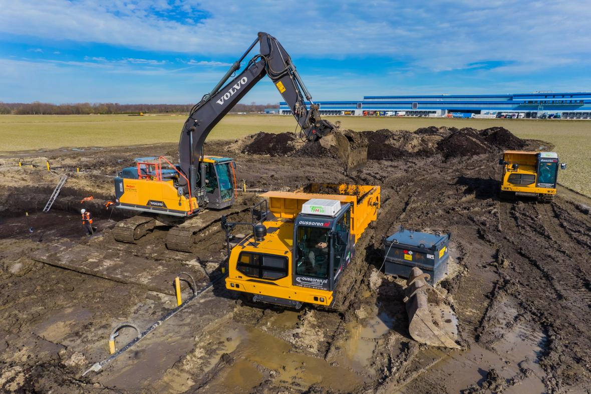 Kato IC 100 rupsdumper bij Oussoren 