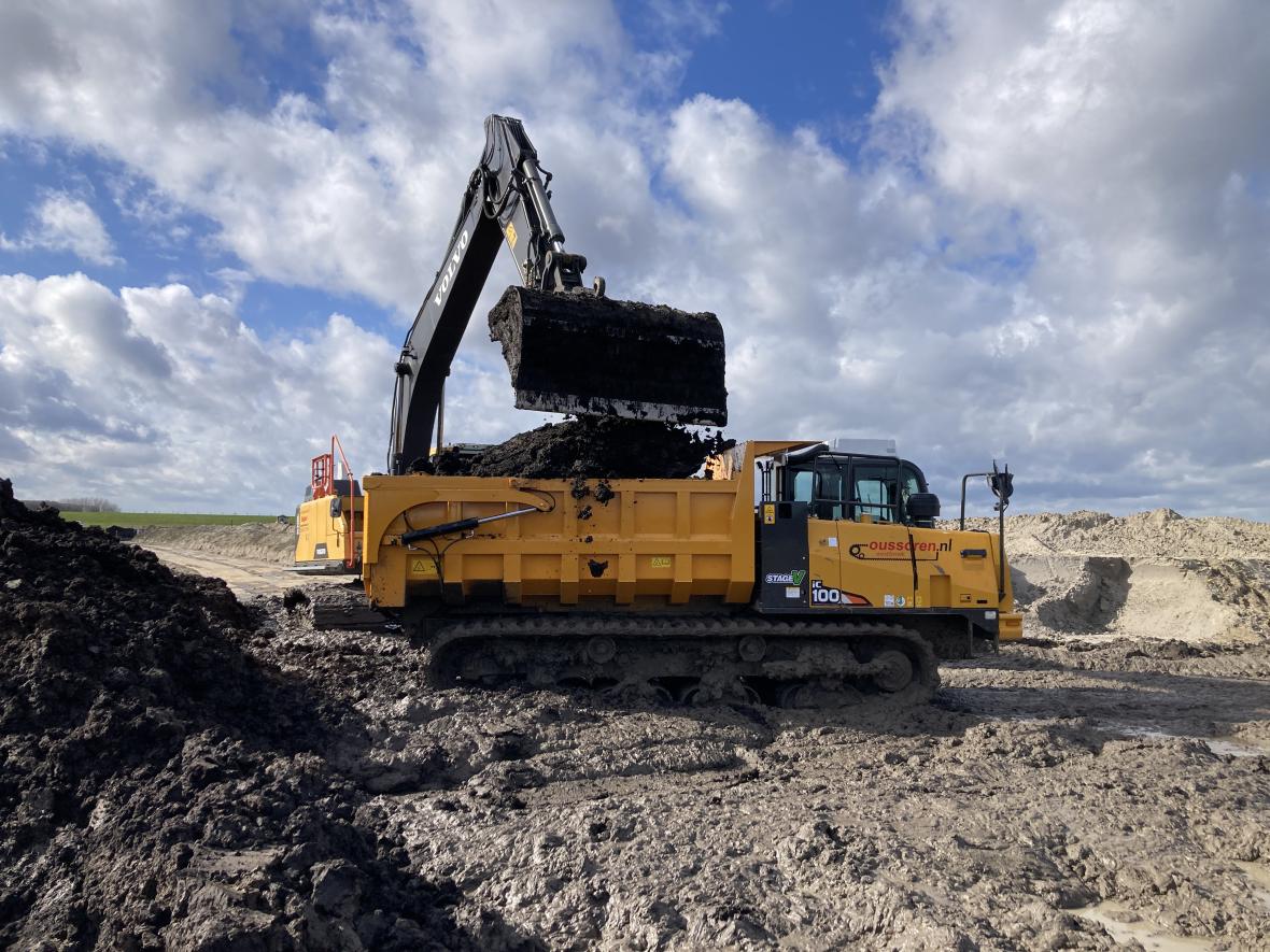 Kato IC 100 rupsdumper bij Oussoren 