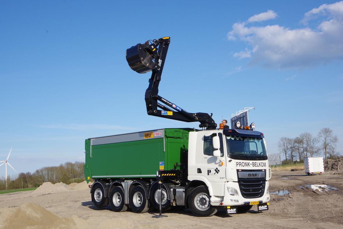 DAF Veldhuizen Quadro 10x4 met autolaadkraan