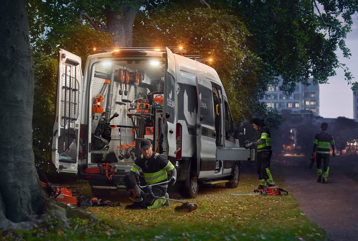 husqvarna accu opladen in bus