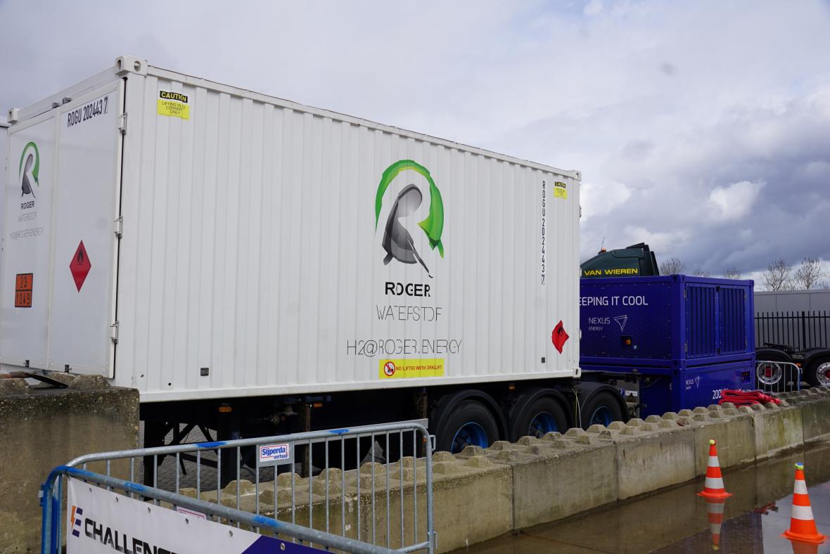 Nexus Roger Waterstofgeneratorset met H2 trailer