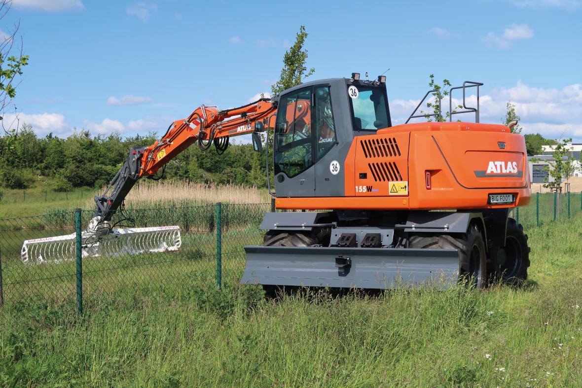 atlas 155 W  big foot mobiele graafmachine 