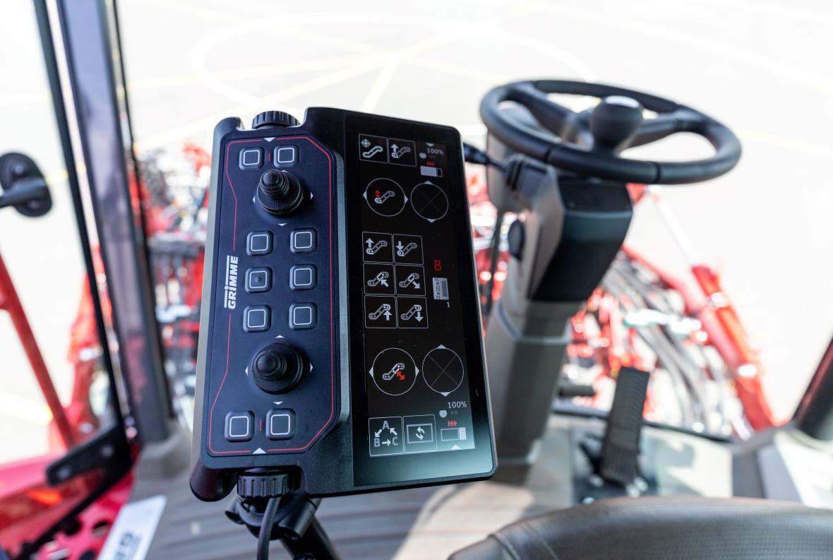 Grimme Rexor 630 cabine 