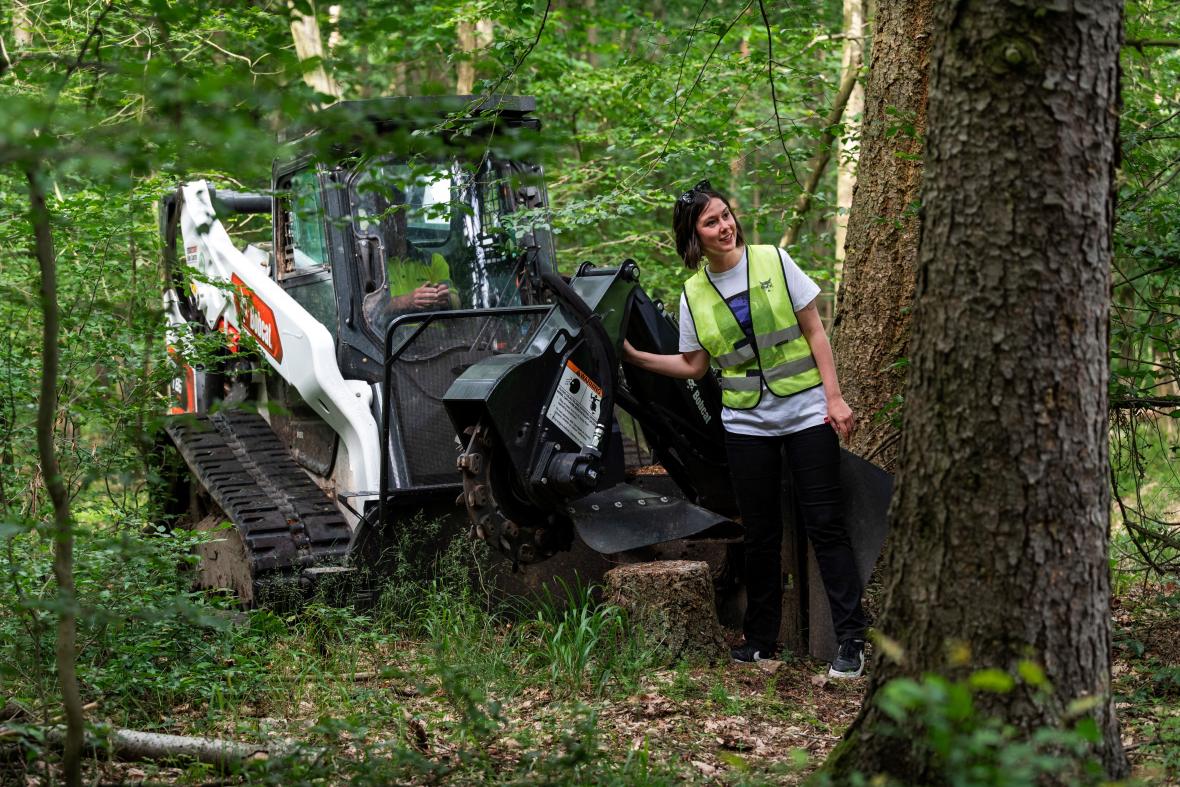 bobcat T86 met boomfrees