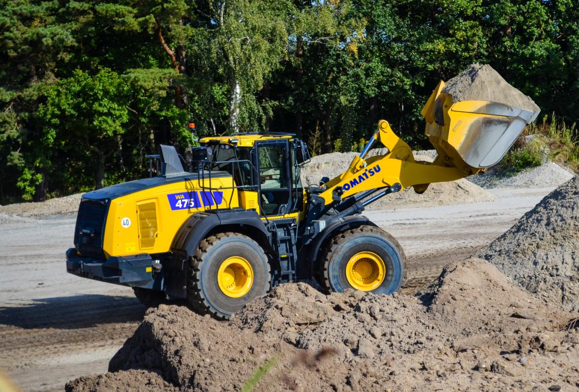Komatsu WA475-11 wiellader