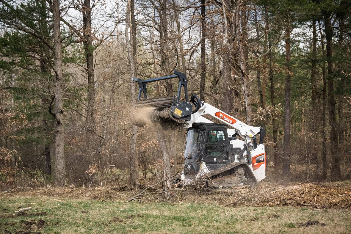 bobcat T86 met boomfrees