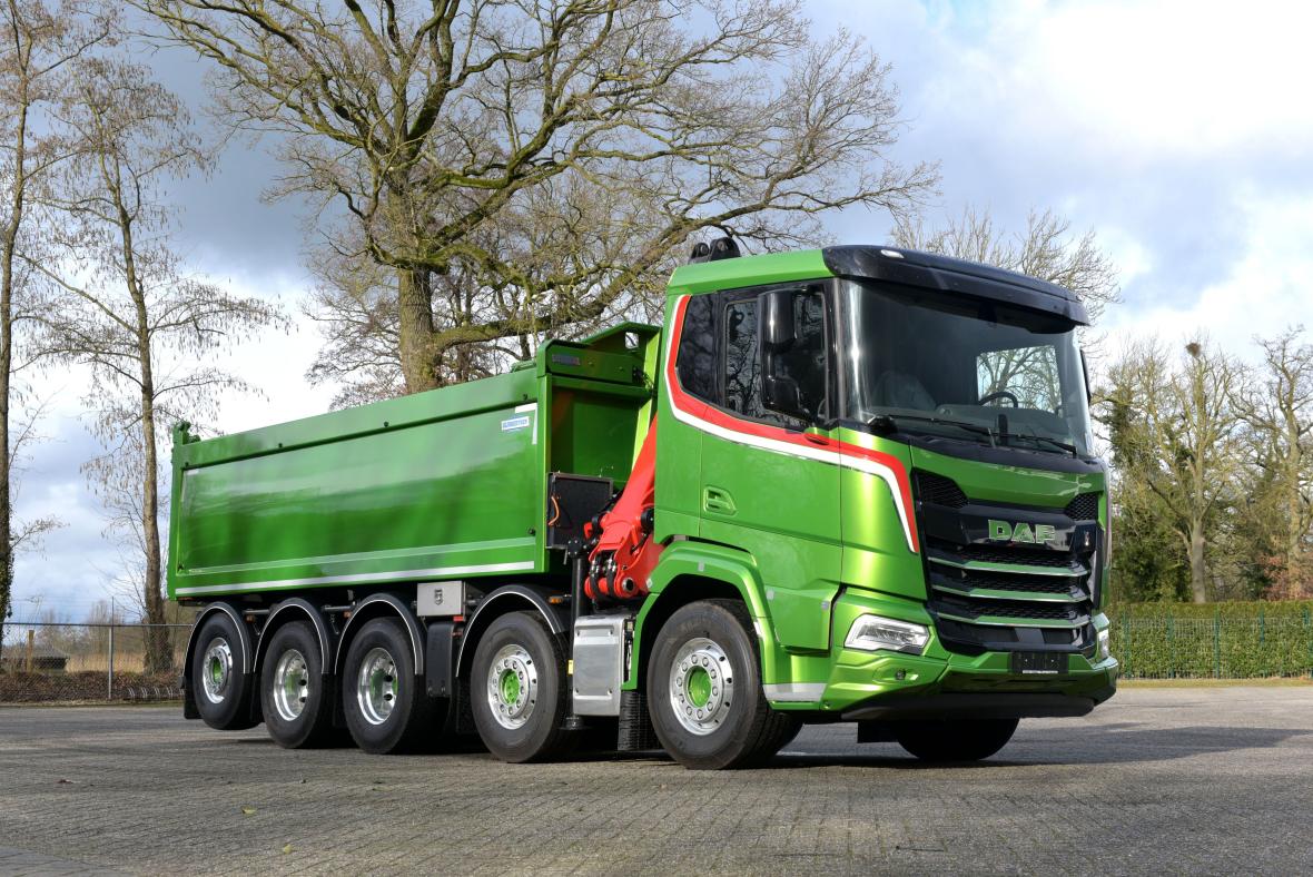 vrachtwagen met laadkraan