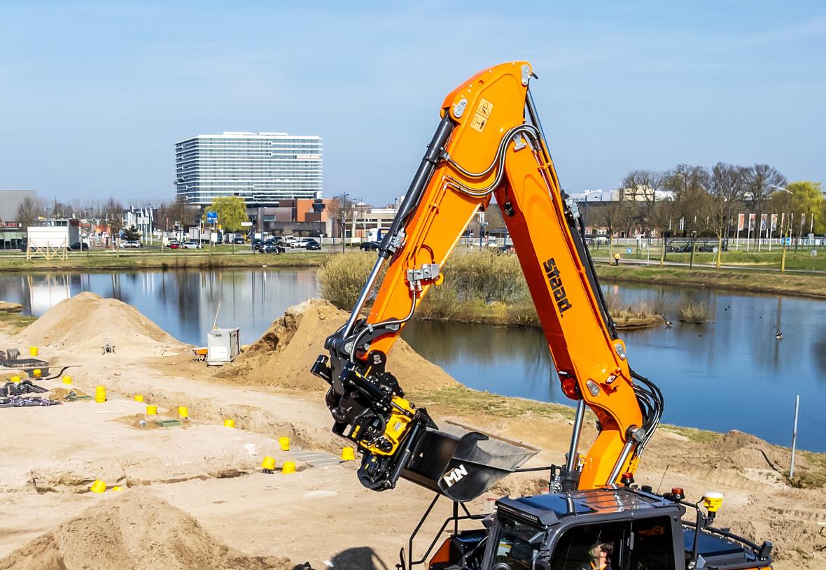 staad W17 mobiele elektrische graafmachine, giek
