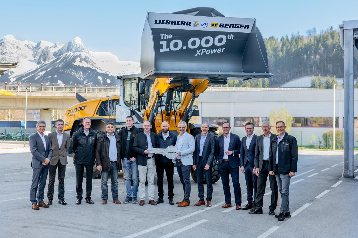 liebherr overhandiging.jpg