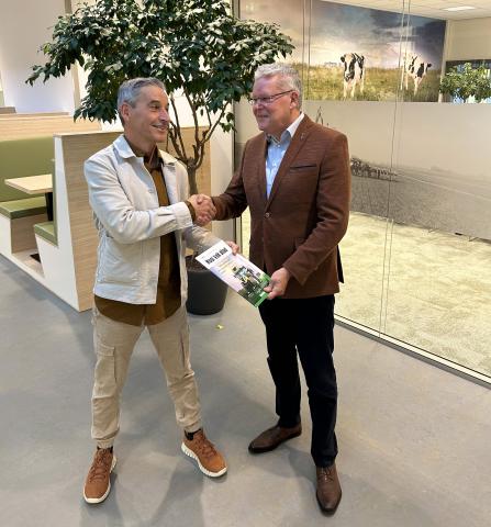 Chris en Leo - Overhandiging