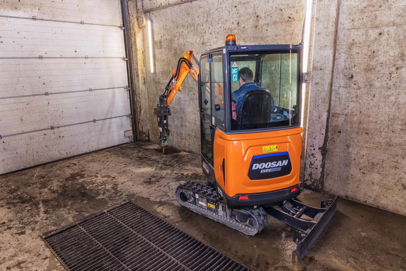 Doosan elektrische minigraafmachine inpandig