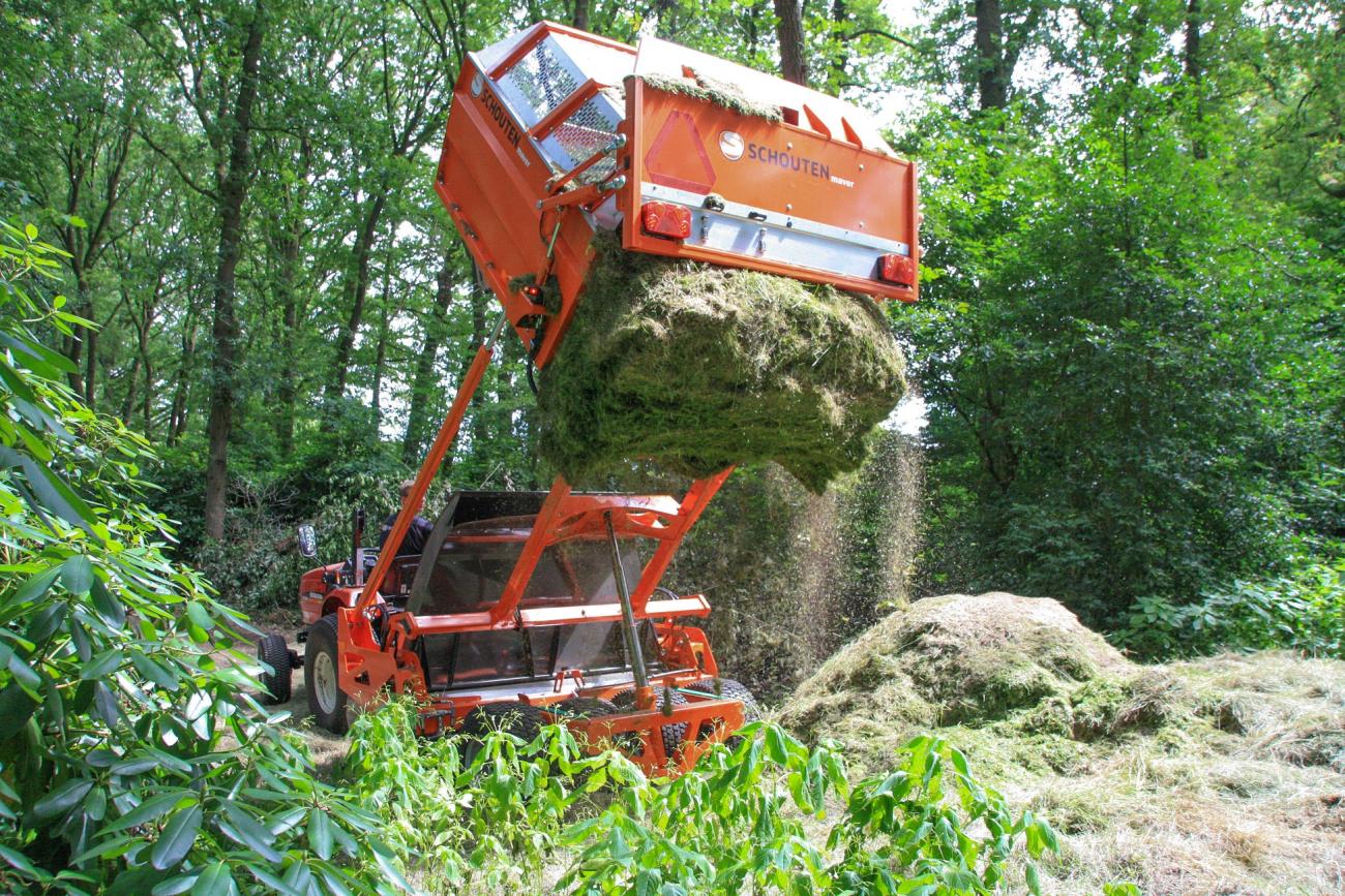Schouten Maver maaizuigwagen met hoogkipfunctie 