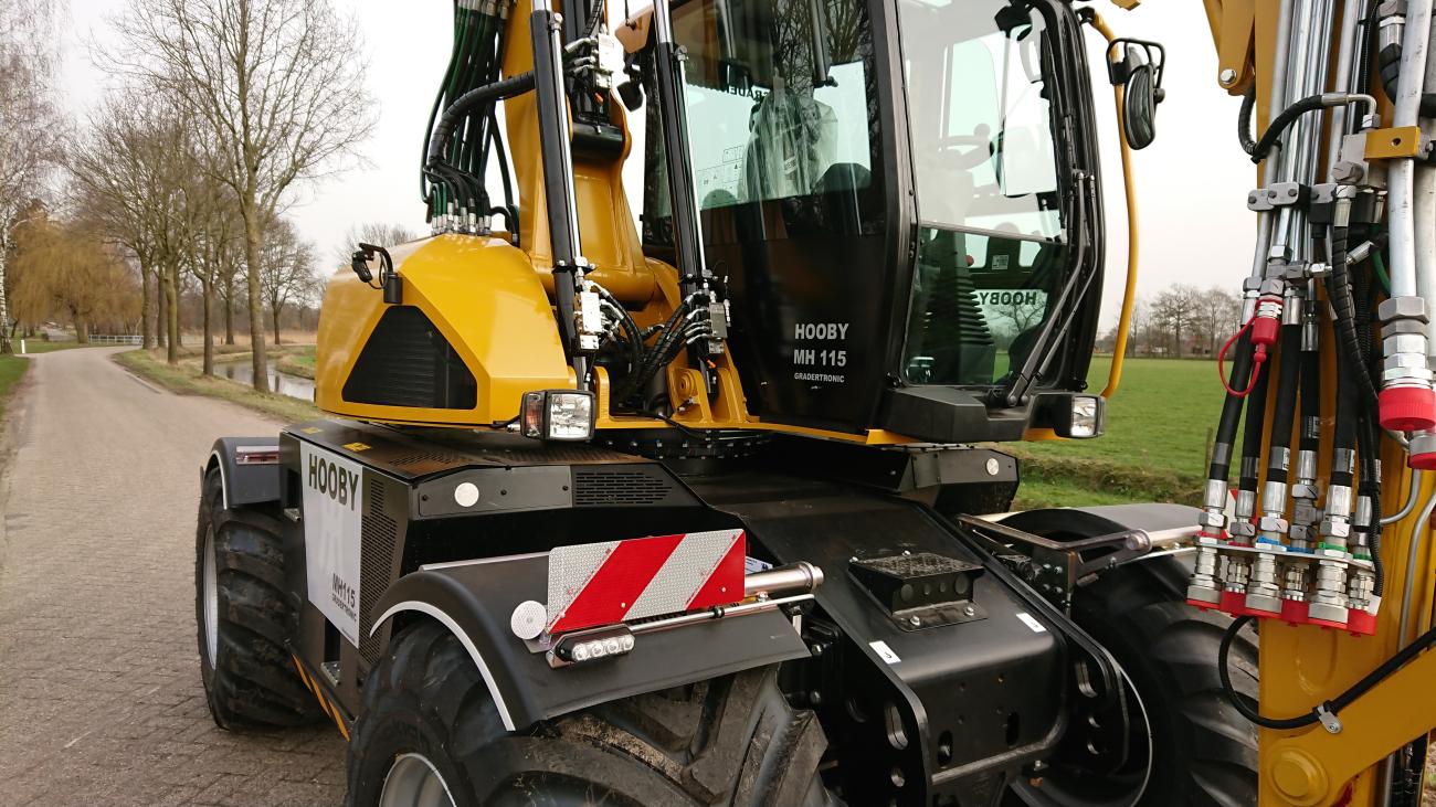 hooby MH 115 zicht opzij op weg 