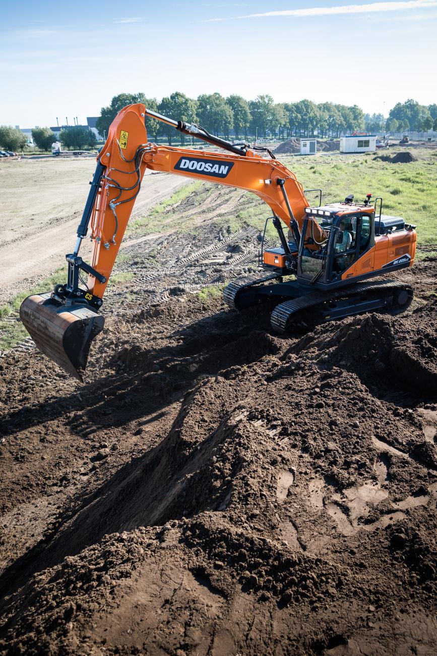 Doosan DX 225 rupsgraafmachine Stage V