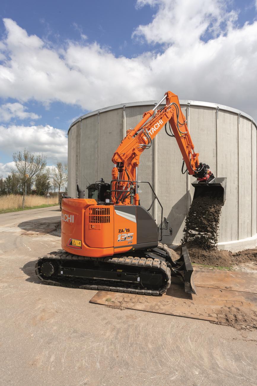 Hitachi ZX135 US short radius rupsgraafmachine