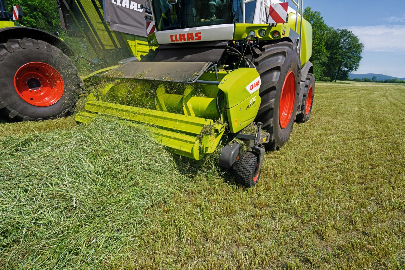 claas Jaguar 900 gras hakselen.