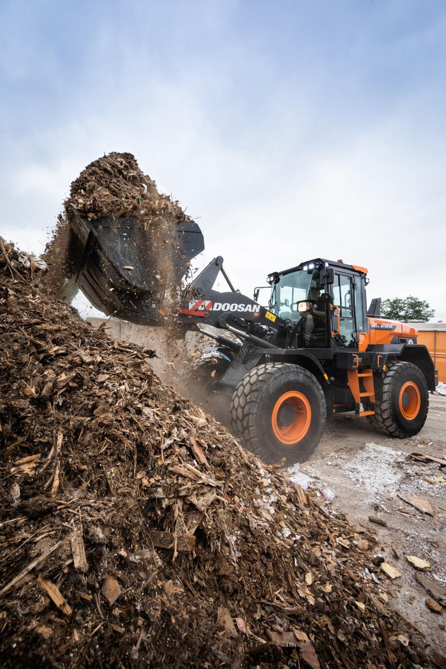 Doosan DL 200-7 wiellader in recycling 