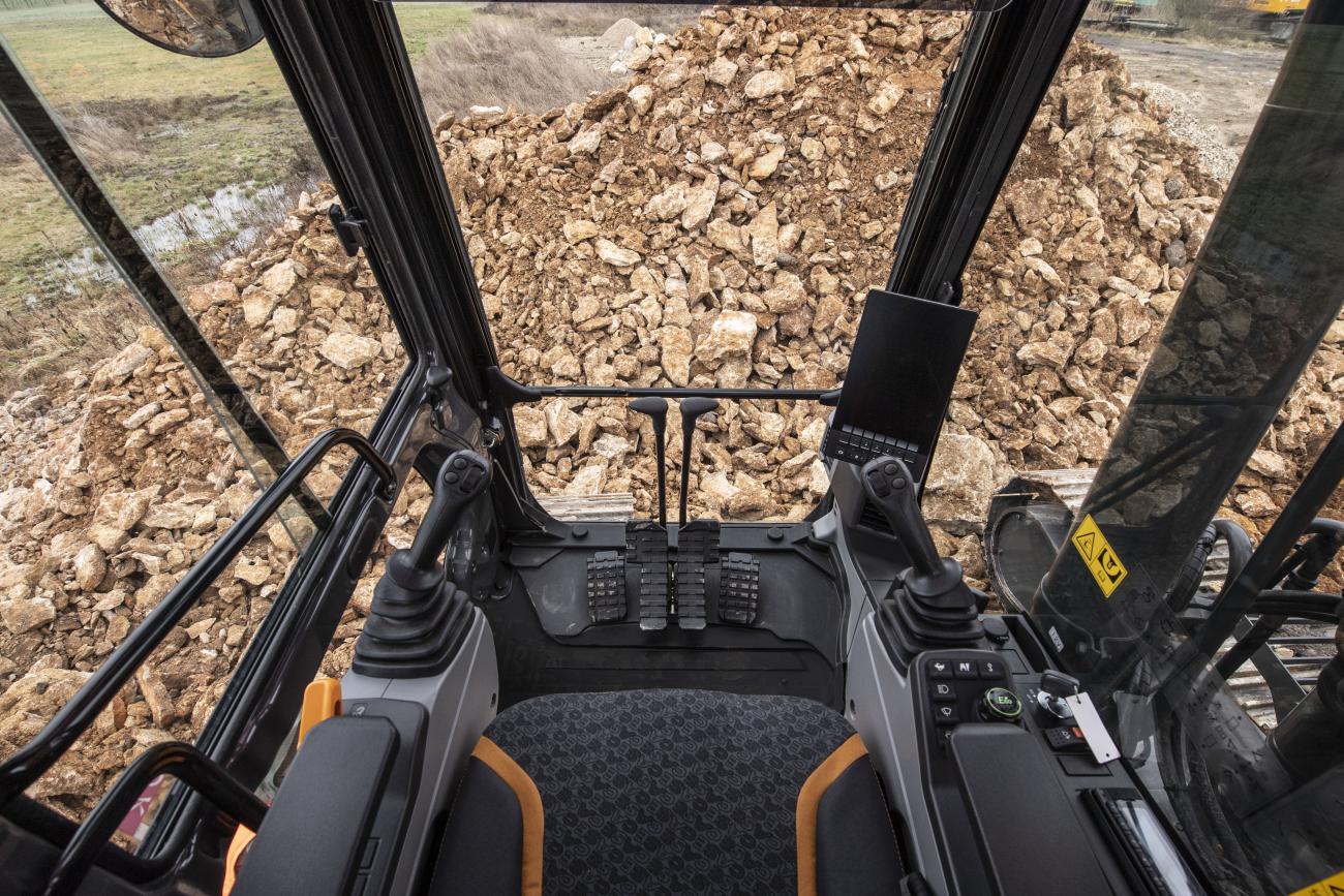 cabine interieurr Case CE serie E rupsgraafmachines 