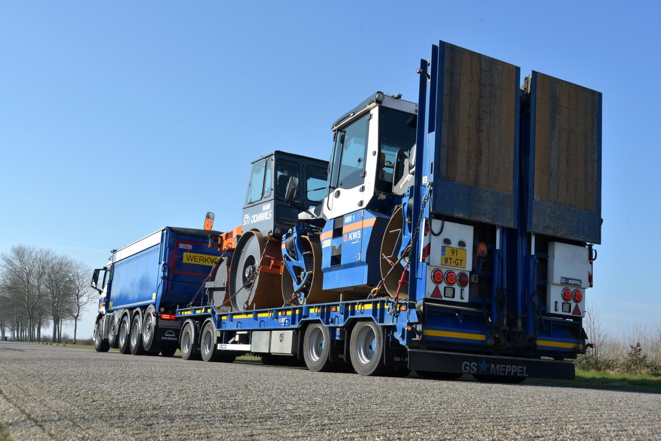 MAN compacte vijfasser met dieplader 