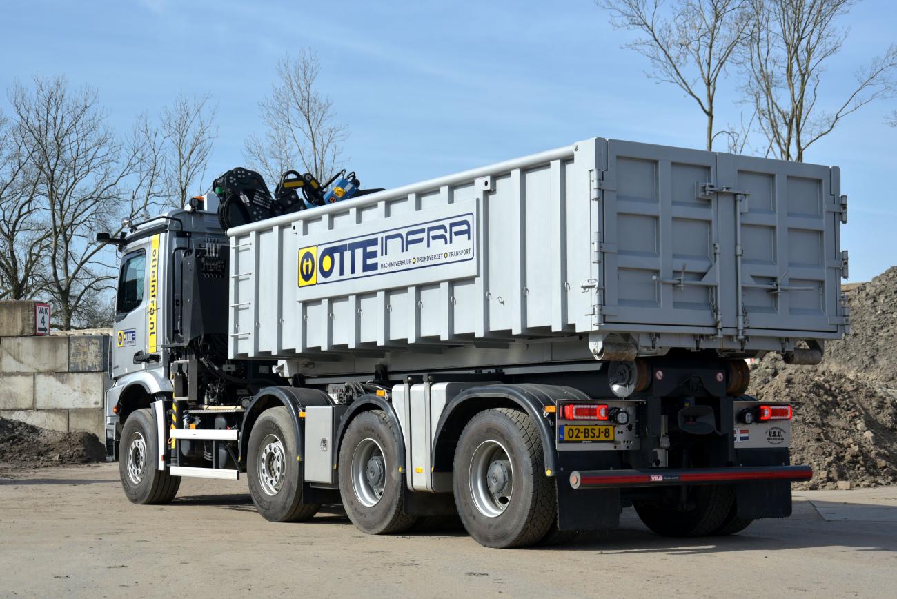 Acros 8x4 wide spread veldhuizen trucks
