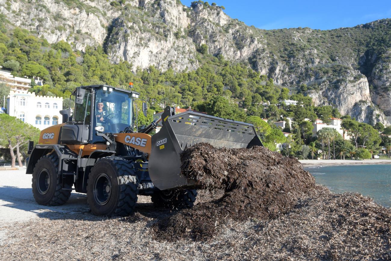 case wiellader strand schoonmaken beach care project