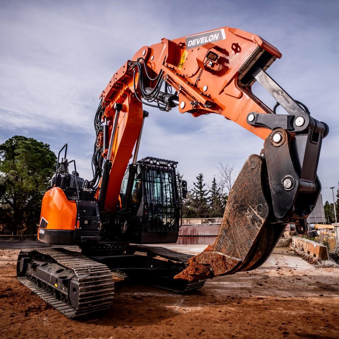 Develon  DX235RTF-7 tunnelgraafmachine