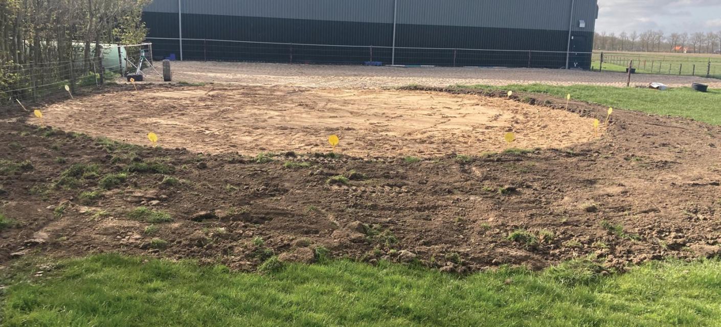 Grondverzet_R_Drenth_vof_Groningen_grond_voorbereiden_paardenba.jpg